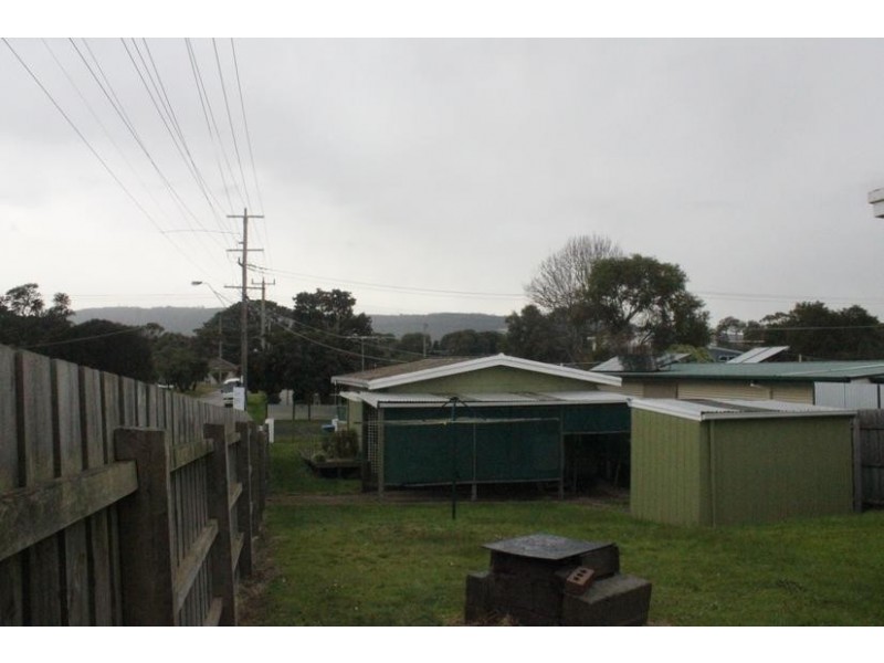 110 Ninth Avenue, Rosebud VIC 3939