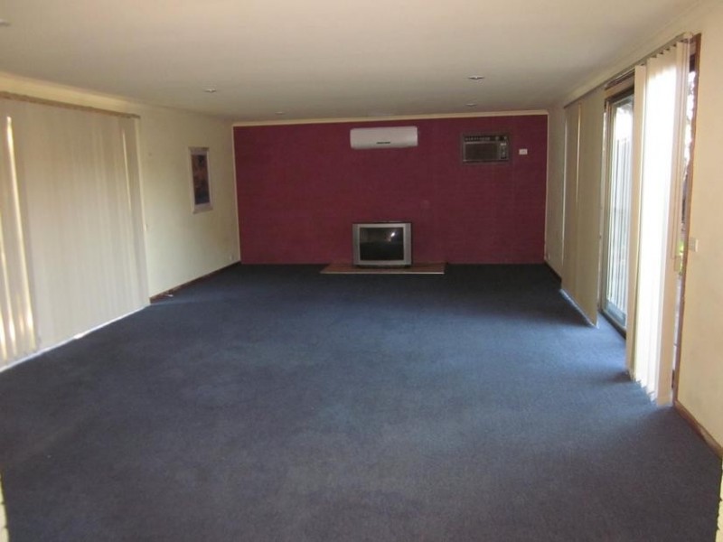 2 Ella Crescent, Rosebud West VIC 3940