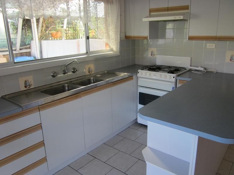 73 Fourth Avenue, Rosebud VIC 3939