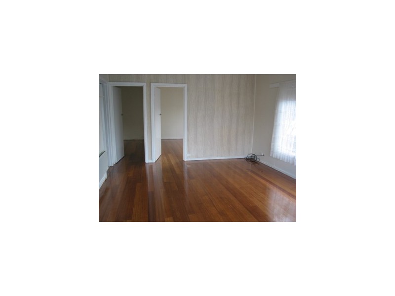 8 Fifth Avenue, Rosebud VIC 3939