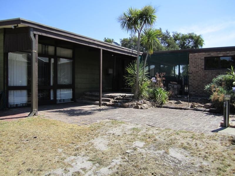 11 Anne Street, Rosebud VIC 3939