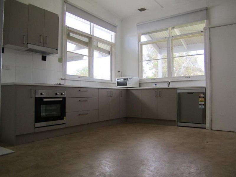 20 Capel Avenue, Rosebud West VIC 3940
