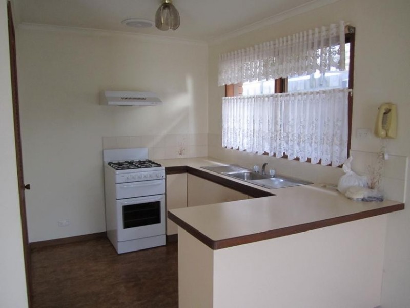 114 Fourth Avenue, Rosebud VIC 3939