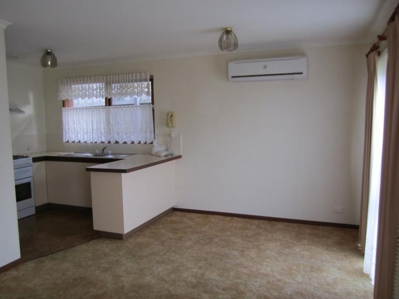114 Fourth Avenue, Rosebud VIC 3939