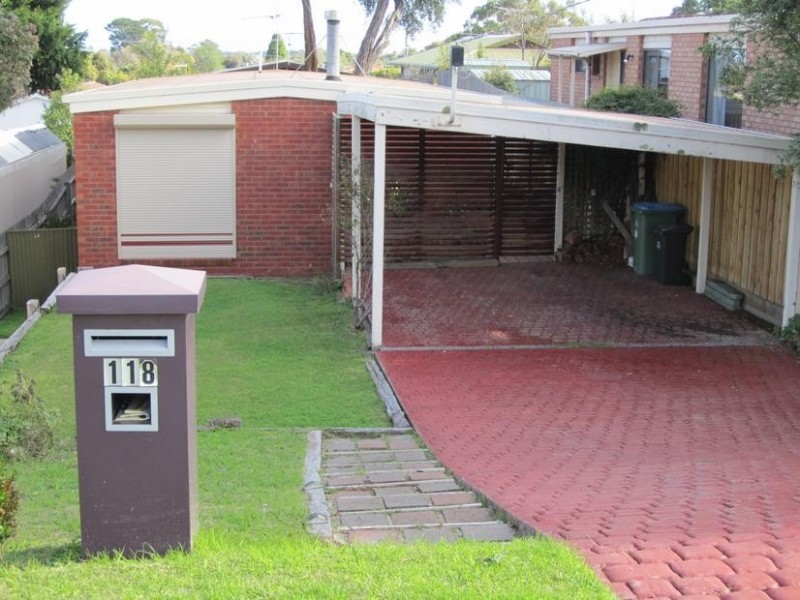 118 Fourth Avenue, Rosebud VIC 3939