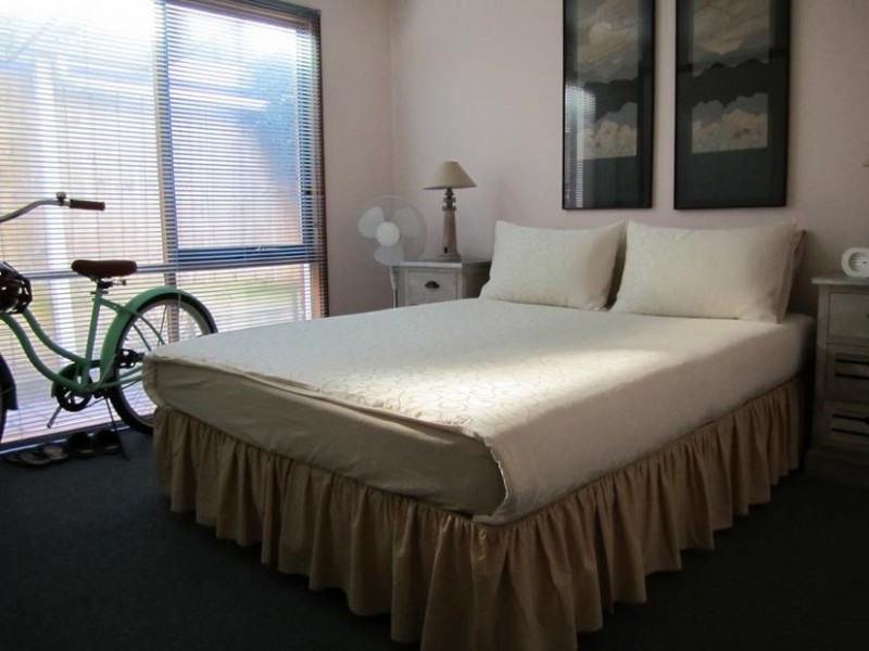 118 Fourth Avenue, Rosebud VIC 3939