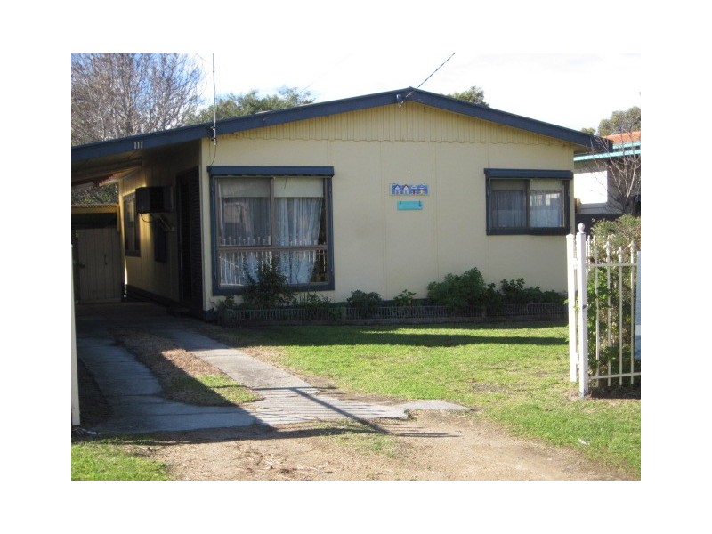 111 Ninth Avenue, Rosebud VIC 3939