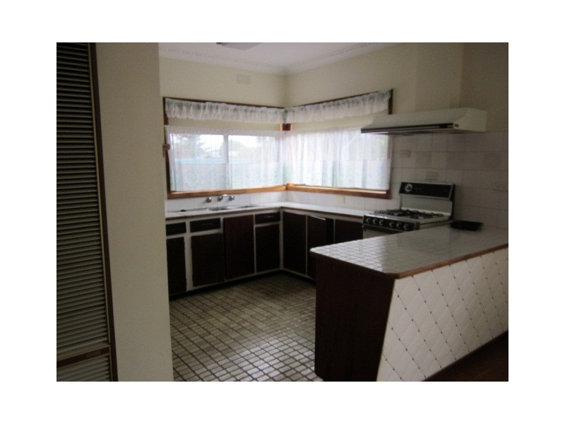 111 Ninth Avenue, Rosebud VIC 3939