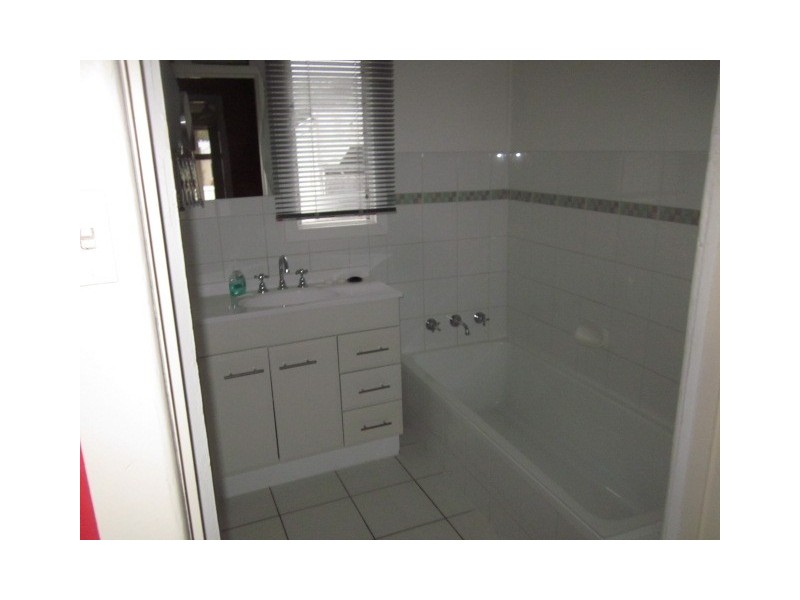 2 Moorfield Avenue, Rosebud VIC 3939