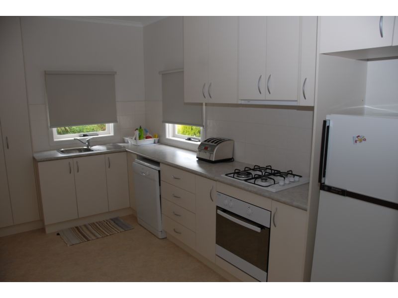 4 Madura Street, Rosebud VIC 3939