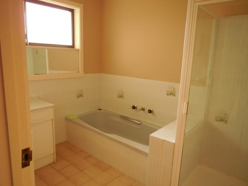 60 Tarwarri Avenue, Rosebud West VIC 3940