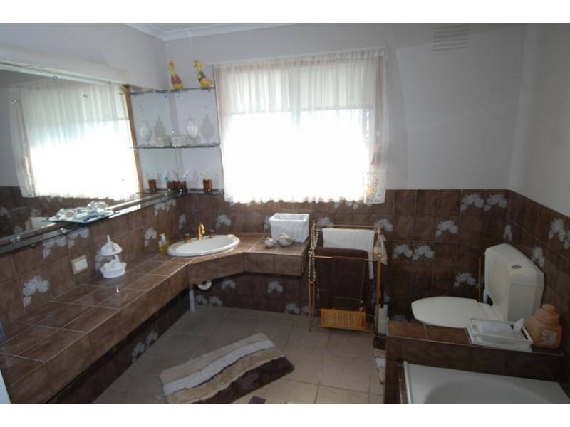 58 Leon Avenue, Rosebud VIC 3939