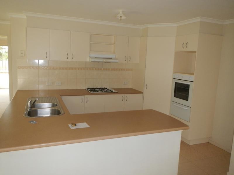 10 Lovely Meadows Ave, Rosebud VIC 3939