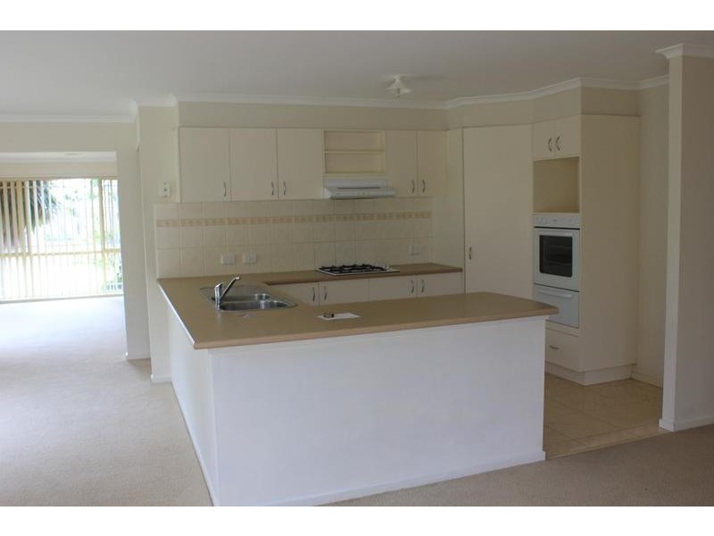 10 Lovely Meadows Ave, Rosebud VIC 3939