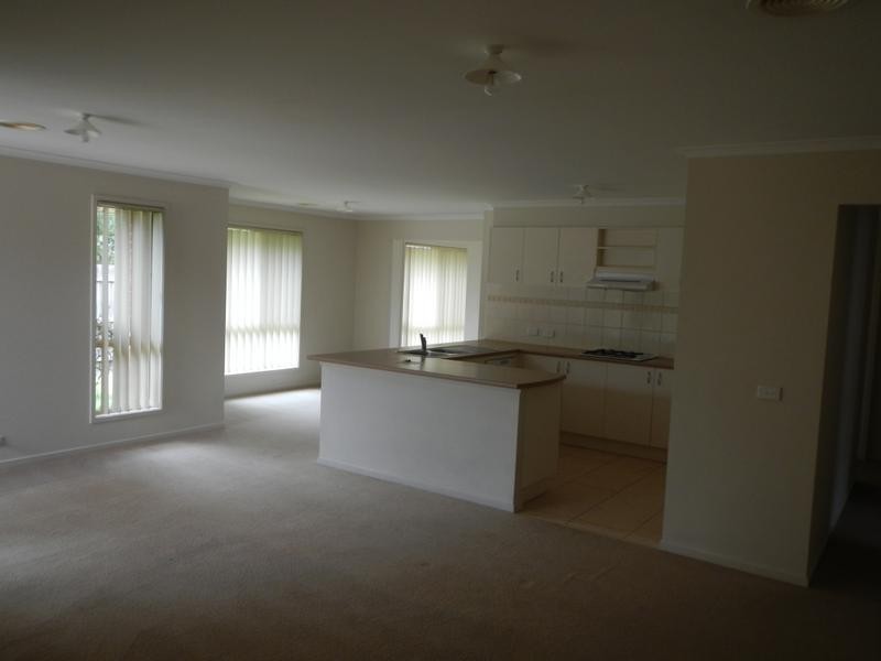 10 Lovely Meadows Ave, Rosebud VIC 3939