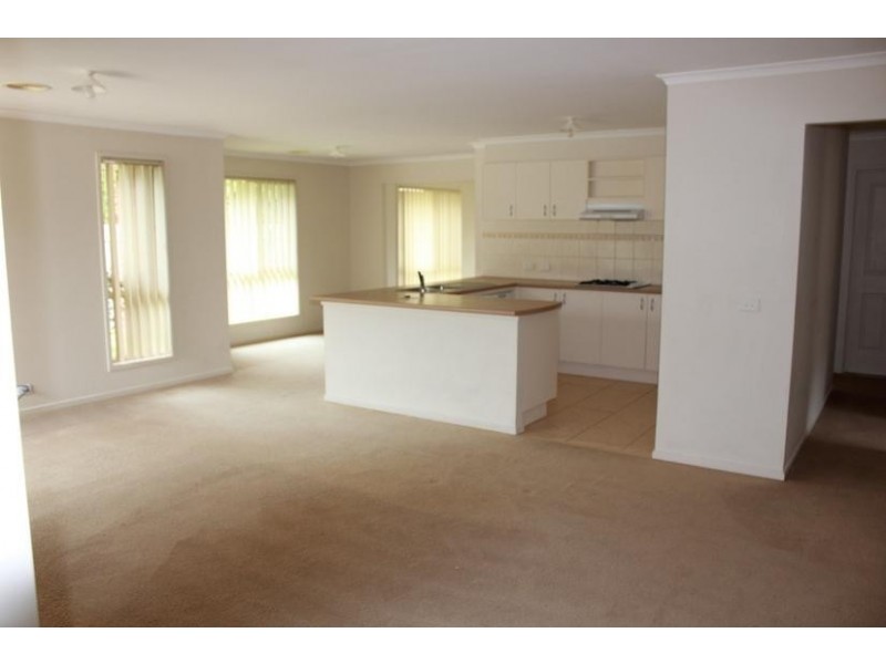 10 Lovely Meadows Ave, Rosebud VIC 3939