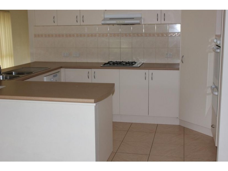 10 Lovely Meadows Ave, Rosebud VIC 3939