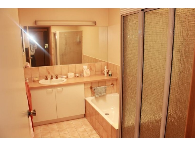 2/72 First Ave, Rosebud VIC 3939