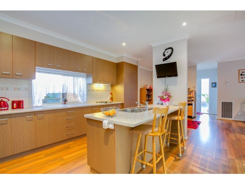 2/8 Dotterel Court, Rosebud VIC 3939