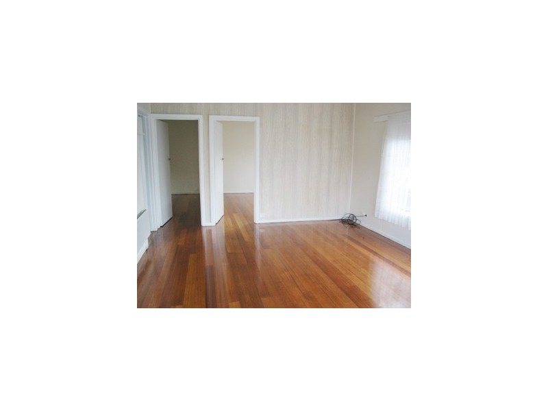 8 Fifth Avenue, Rosebud VIC 3939