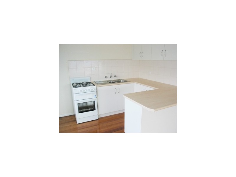 8 Fifth Avenue, Rosebud VIC 3939