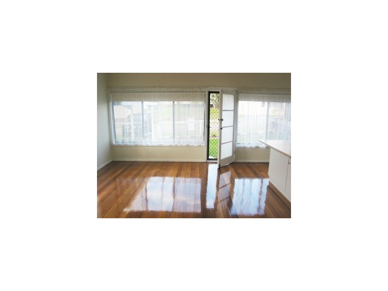 8 Fifth Avenue, Rosebud VIC 3939