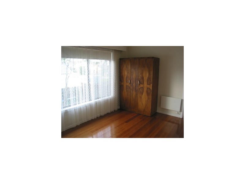 8 Fifth Avenue, Rosebud VIC 3939