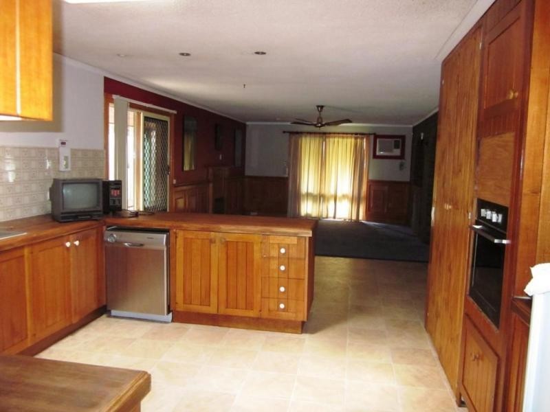 176 ELIZABETH DRIVE, Rosebud VIC 3939