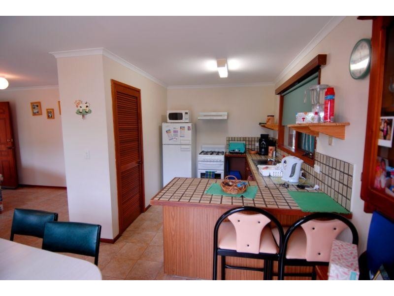 98 Foam Street, Rosebud VIC 3939