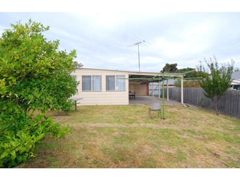 98 Foam Street, Rosebud VIC 3939