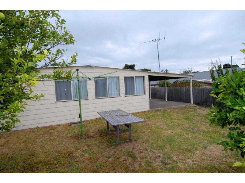 98 Foam Street, Rosebud VIC 3939