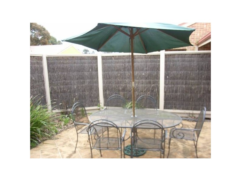 8/8-10 Rosemore Road, Rosebud VIC 3939