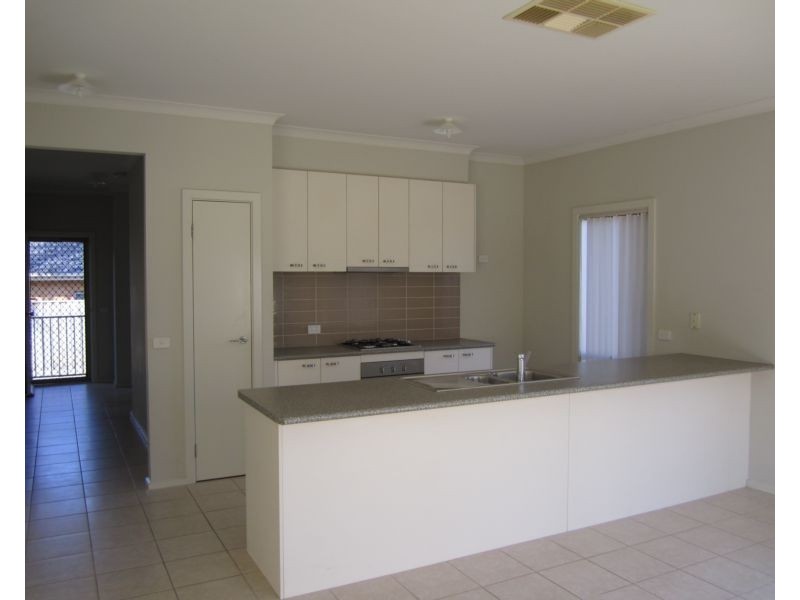 2/50 Austin Avenue, Mccrae VIC 3938