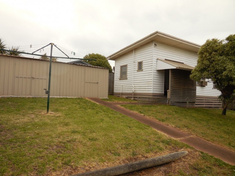 92 Fifth Avenue, Rosebud VIC 3939