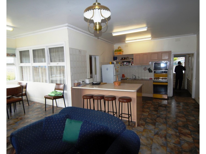 25 First Avenue, Rosebud VIC 3939