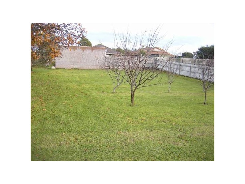 Moorfield Avenue, Rosebud West VIC 3940