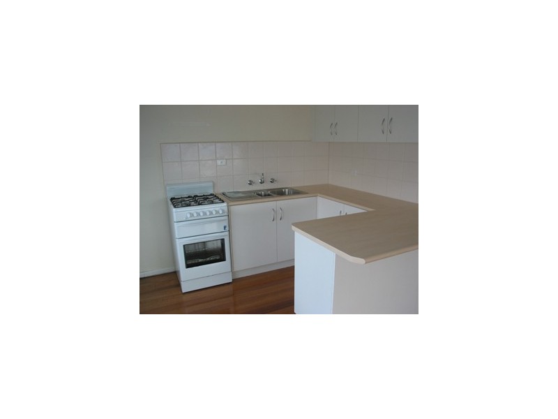 8 Fifth Avenue, Rosebud VIC 3939