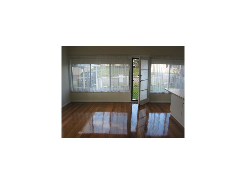 8 Fifth Avenue, Rosebud VIC 3939