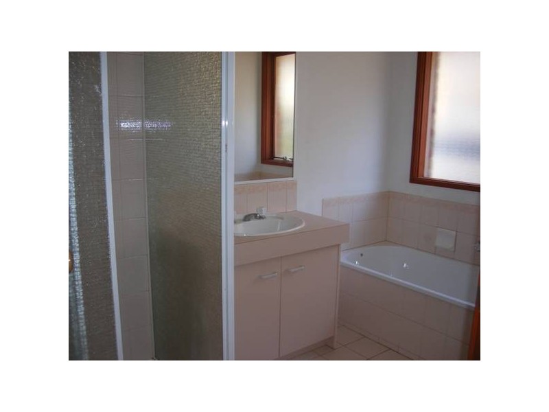 8 Lakeview Drive, Safety Beach VIC 3936