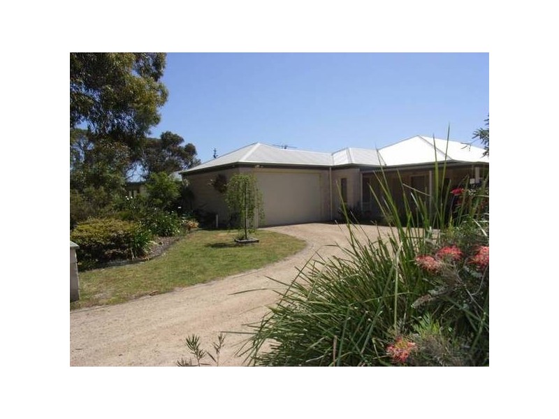 2 Cook Avenue, Rosebud VIC 3939