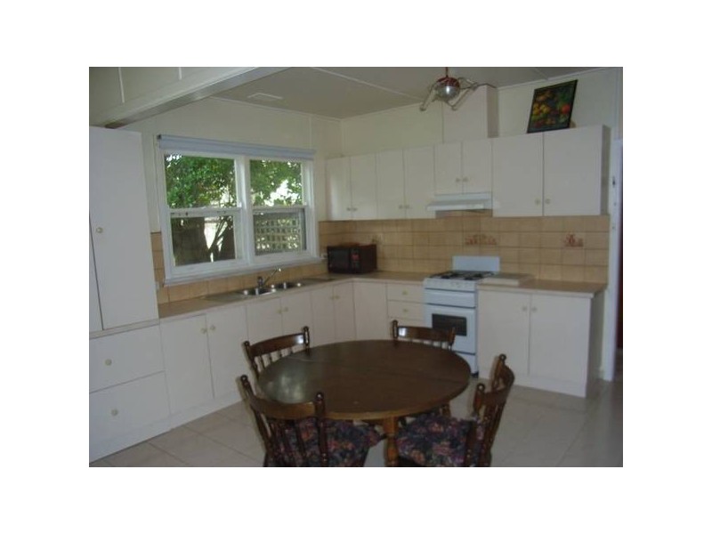 29 Thomas Street, Rosebud VIC 3939