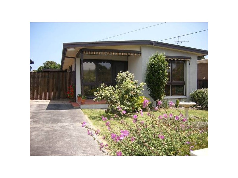 194 Ninth Avenue, Rosebud VIC 3939