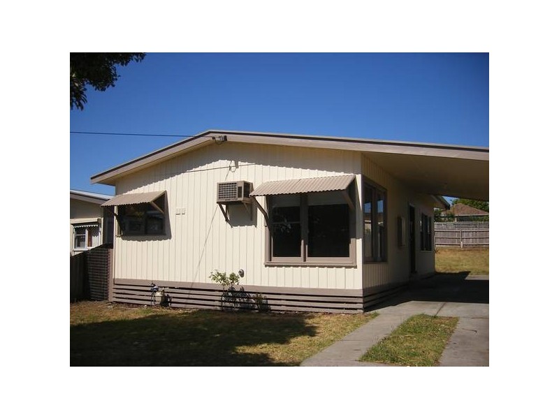 17 First Avenue, Rosebud VIC 3939