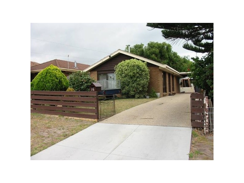 16 Second Avenue, Rosebud VIC 3939