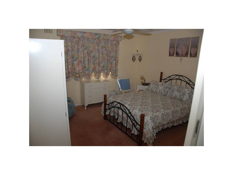 42 Sixth Avenue, Rosebud VIC 3939