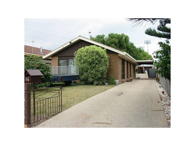16 Second Avenue, Rosebud VIC 3939