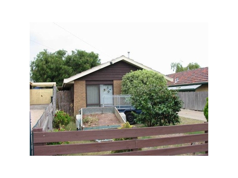 16 Second Avenue, Rosebud VIC 3939