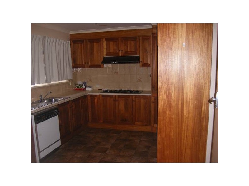 4 Cootamundra Avenue, Rosebud West VIC 3940