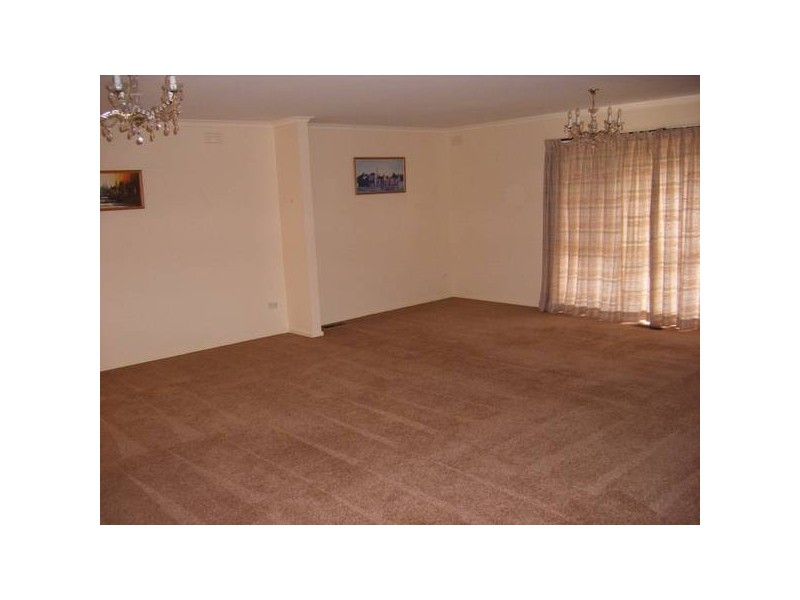 4 Cootamundra Avenue, Rosebud West VIC 3940