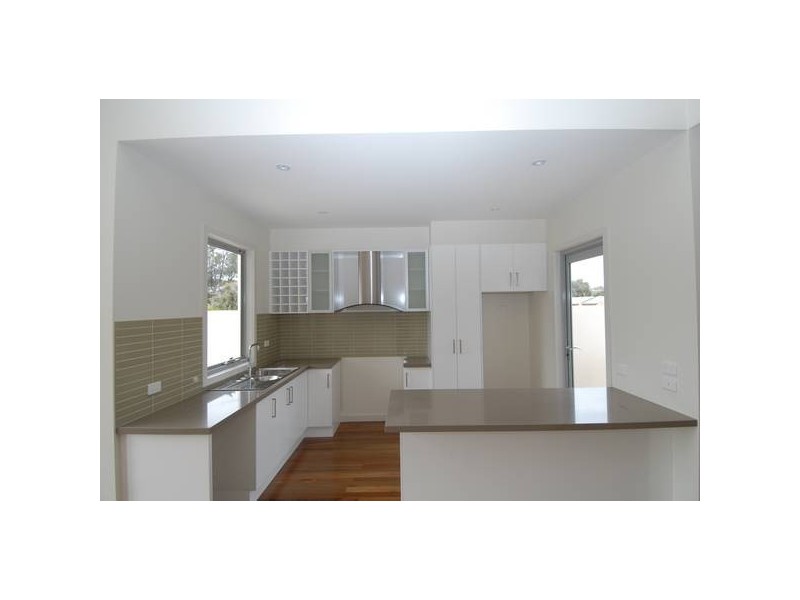 8 Parkmore Road, Rosebud VIC 3939